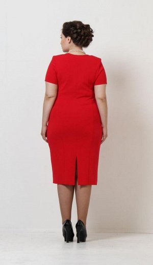 Красный Элегантное платье средней длины, с короткими рукавами и полукруглым вырезом горловины. Фасон модели "футляр" - отлично подчеркивает все достоинства фигуры, при этом придавая стройность и женст