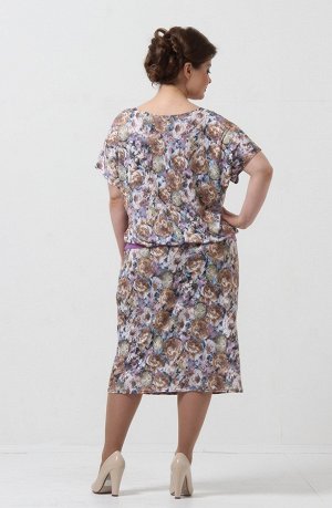 Бежевый Женственное платье приятной расцветки с имитацией костюма. Фасон модели средней длины, с V-образным вырезом горловины и небольшими рукавами. По бедрам проходит широкая полоса-вставка, которая 