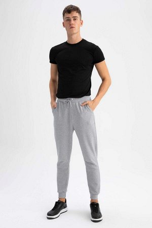 Спортивные штаны Slim Fit с эластичными штанинами