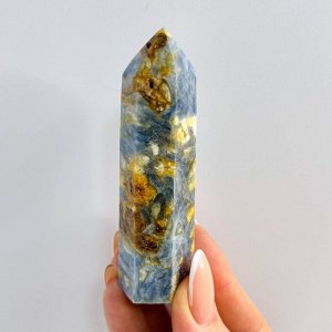 Кристалл из Кианита