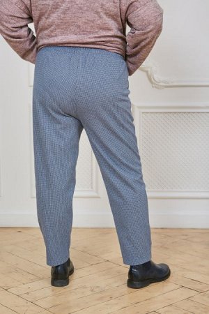 Брюки Цвет:
синий
Состав:
72%Пэ 23%Шерсть 5%Эластан
Длина изделия:
95 см
Размер модели:
54
Рост модели:
174 см
Брюки укороченные, зауженные к низу, выполнены из плотного костюмного трикотажа. Модель с