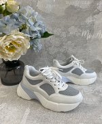 Кроссовки женские