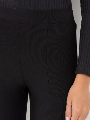 Облегающие женские брюки с разрезами