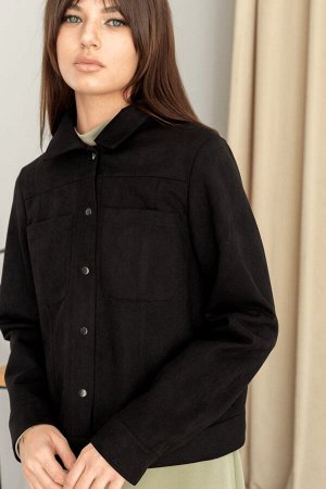Чёрная замшевая куртка на кнопках с карманами