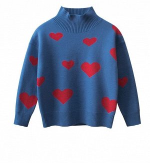 Синий свитер с красными сердцами