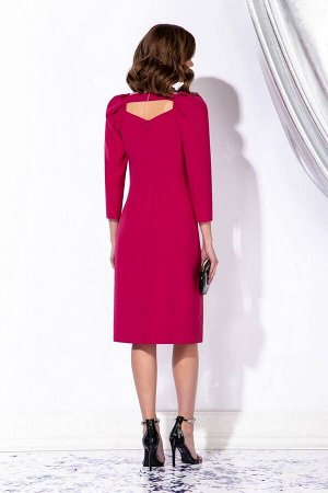 Платье Цвет: красный
Сезон: Круглогодичный
Коллекция: Праздничная
Стиль: Нарядный
Материал: текстиль
Комплектация: Платье
Состав: полиэстер - 96%, спандекс - 4%

Платье женское, полуприлегающего сил