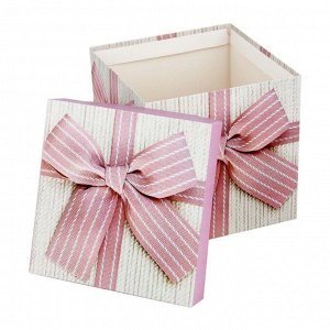 Коробка подарочная, складная, с лентой, бумажная, 2 дизайна, 22x22x22 см