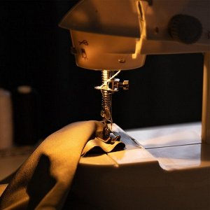 Швейная машинка LuazON LSH-02, 5 Вт, компактная, 4xАА или 220 В, белая