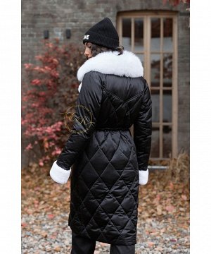 Чёрное пуховое пальто с белым мехом