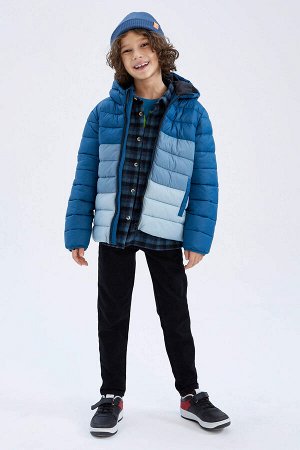 Водоотталкивающее пальто с капюшоном для мальчиков
