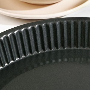 Форма для выпечки Доляна «Ренард. Рифлёный круг», 28?3,5 см, антипригарное покрытие, цвет чёрный