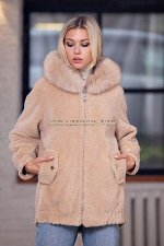 Шубка из шерсти с отделкой из меха песца