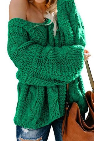 Зеленый свитер крупной вязки с широким V-образным вырезом