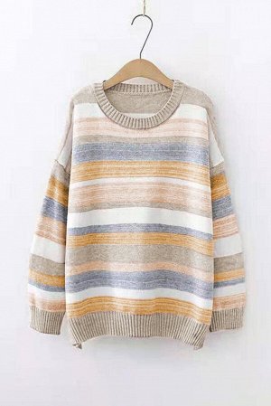 Бежевый полосатый свитер с круглым вырезом
