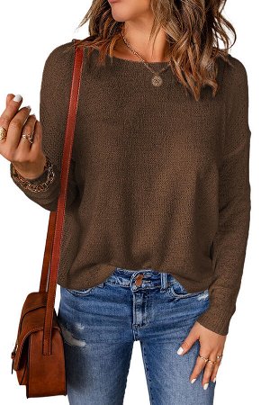 Коричневый свитер со спущенной линией плеча и длинным рукавом