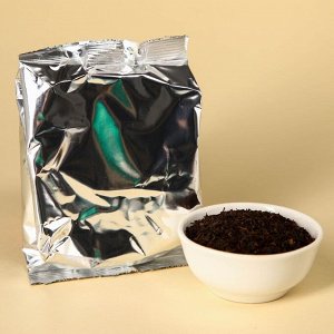 Подарочный набор «Для уютных чаепитий», чай чёрный со вкусом лесные ягоды 50 г., крем-мёд с клюквой 120 г., арахис в шоколадной глазури 100 г.