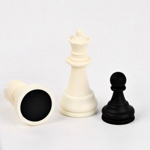 Шахматы обиходные "Машинка" (король h-6.2 см, пешка h-3.2 см), доска 29 х 29 см