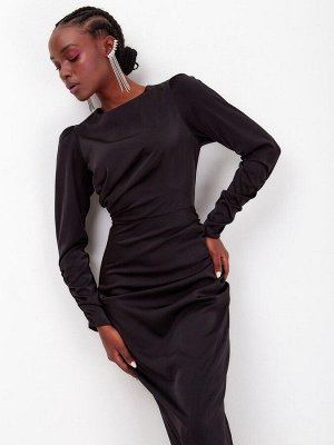 Платье с ассиметричной драпировкой черный. Цвет черный