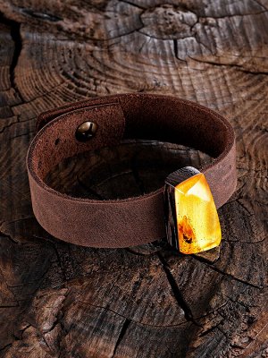 Оригинальный кожаный браслет, украшенный вставкой из янтаря и дерева «Индонезия»