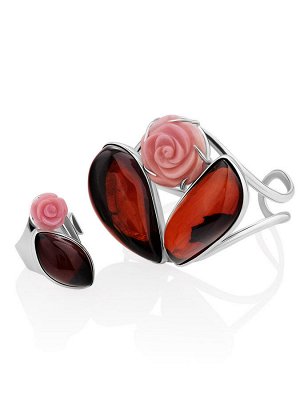 Красивый браслет «Розамунда» с янтарём и резной розой из стромбуса