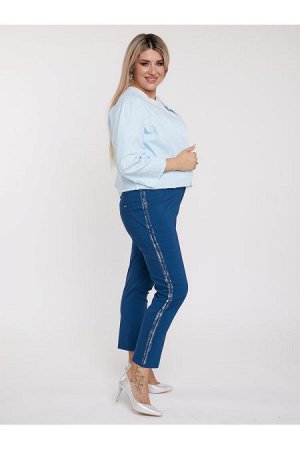 Брюки Цвет:
синий
Состав:
60%Хлопок 30%Полиамид 10%Спандекс
Длина изделия:
101 см
Размер модели:
54
Рост модели:
174 см
Эффектные брюки полуприлегающего силуэта из ткани стрейч. Передние половинки с п