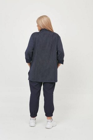 Брюки Цвет:
синий
Состав:
60%ПЭ 35%Вискоза 5%Эластан
Длина изделия:
101 см
Размер модели:
54
Рост модели:
174 см
Эффектные брюки из однотонной костюмной ткани с высокой посадкой по фигуре. Модель на к