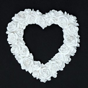 Фоторамка "Сердце из роз" белая гипс