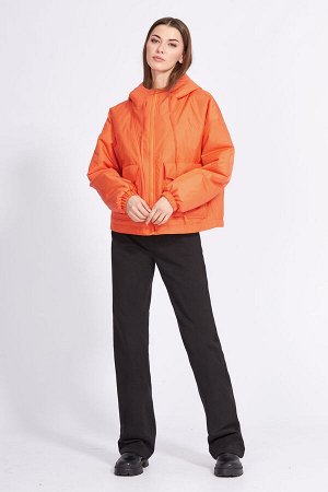 Куртка Рост: 170 Состав ткани: Куртка: ПЭ-100% ; Подкладка: ПЭ-100% ; Куртка выполнена из плащевой ткани, простеганной с изософтом L60. Куртка прямого силуэта, длиной выше линии бедер. Спереди кокетка