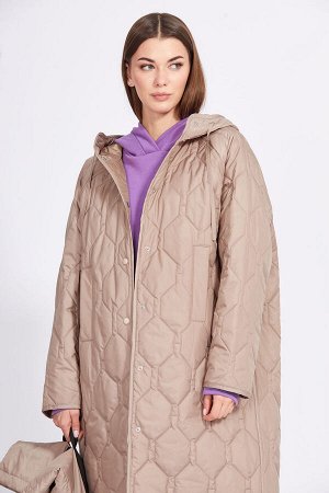 Пальто Рост: 170 Состав ткани: Пальто: ПЭ-100%; Подкладка: ПЭ-100%; Пальто выполнено из плащевой ткани, простеганной с синтепоном. Пальто прямого силуэта, длиной ниже линии колена. Спереди застежка на