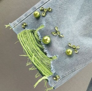 Эластичные джинсовые шорты с декором, зеленые