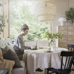 JÄMLIK,  Ароматическая свеча в стекле, ванильная/светло-бежевая, 20 часов
