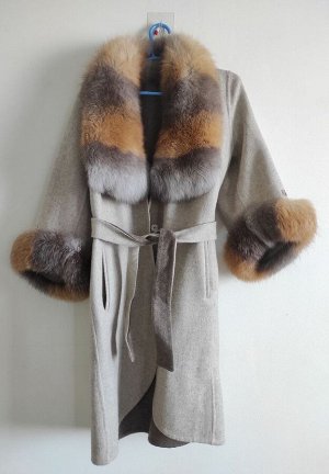 Новое шикарное пальто из шерсти альпаки с мехом песца