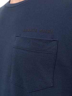 Прямая футболка темно-синего цвета с накладным карманом