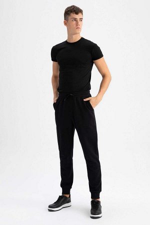 Спортивные штаны Slim Fit с эластичными штанинами