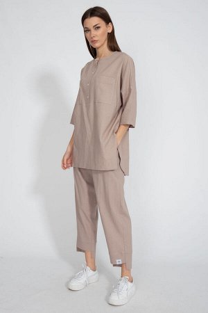Костюм Костюм Kivviwear 40814082/12 капучино 
Состав: Вискоза-45%; Лён-55%;
Сезон: Весна
Рост: 170

Костюм состоящий из рубашки льняной свободного кроя со спущенными рукавами, накладными карманами, з