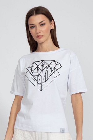 Футболка Футболка Kivviwear 4026/112 белый 
Состав: Хлопок-92%; Эластан-8%;
Сезон: Весна
Рост: 170

Джемпер свободного кроя. Удлиненный рукав, с подворотом. Принт методом термопереноса, цифровая печа