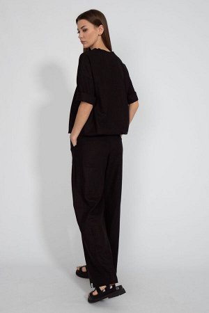 Костюм Костюм Kivviwear 40754076/11 черный 
Состав: Вискоза-45%; Лён-55%;
Сезон: Весна
Рост: 170

Костюм состоящий из брюк прямого свободного кроя с карманами в боковых швах и джемпера свободного кро