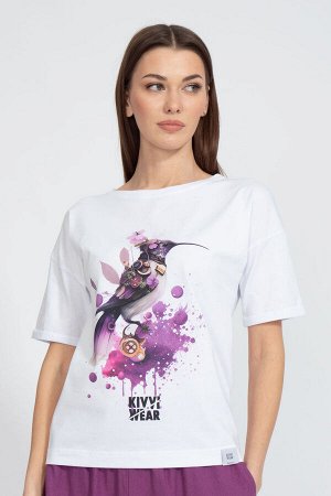 Футболка Футболка Kivviwear 4026/105 белый 
Состав: Хлопок-92%; Эластан-8%;
Сезон: Весна
Рост: 170

Джемпер свободного кроя. Удлиненный рукав, с подворотом. Принт методом термопереноса, цифровая печа