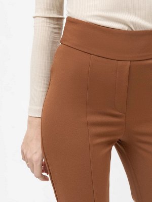 Однотонные прилегающие брюки женские с разрезами в коричневом цвете