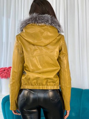 Курта Куртка из эко/кожи с мехом чернобурки 46,48,40,52,54
«весна/осень»
мех на капюшоне съемный