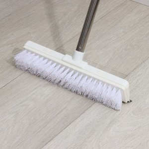 Щётка для подметания пола с водосгоном Доляна, черенок из нержавеющей стали, 28x6.5x117 см