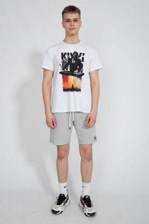 Футболка Футболка Kivviwear 1010/17 белый 
Состав: Хлопок-92%; Эластан-8%;
Сезон: Весна
Рост: 170

Джемпер мужской классического кроя. Принт методом термопереноса, цифровая печать. Ткань кулирная гла
