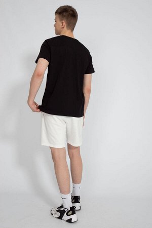 Футболка Футболка Kivviwear 1010/19 черный 
Состав: Хлопок-92%; Эластан-8%;
Сезон: Весна
Рост: 170

Джемпер мужской классического кроя. Принт методом термопереноса, цифровая печать. Ткань кулирная гл