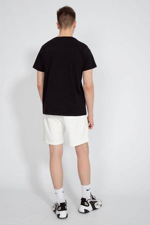 Футболка Футболка Kivviwear 1010/22 черный 
Состав: Хлопок-92%; Эластан-8%;
Сезон: Весна
Рост: 170

Джемпер мужской классического кроя. Принт методом термопереноса, цифровая печать. Ткань кулирная гл
