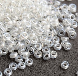 Toho Demi Round 8/0 цвет 0981 Inside Color Crystal SNOW LINED