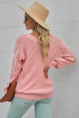 Розовый вязаный свитер с длинным рукавом и круглым вырезом