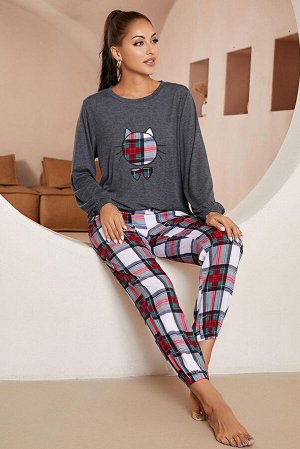 Серая пижама в клеточку из двух предметов: брюки + футболка с длинным рукавом