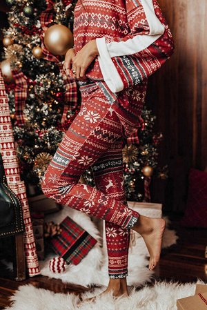 Красно-серый костюм с рождественским принтом: узкие брюки + джемпер свободного кроя