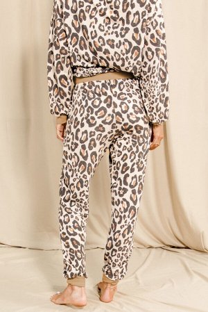 Бежевый леопардовый костюм: джоггеры + лонгслив