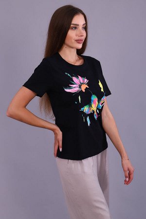 Футболка Варианты расцветки: белый, черный
Ткань:  кулирка с лайкрой, Состав:  94% хлопок/ 6% лайкра
Футболка классического фасона, с коротким рукавом и округлым вырезом. Декорирована принтом. Универс
